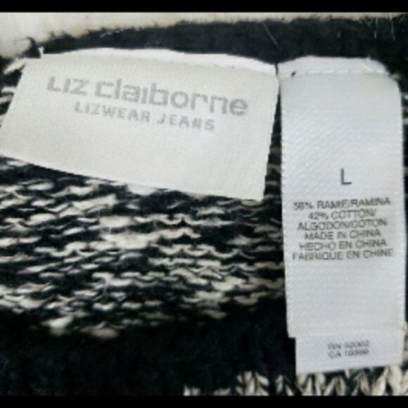 Vintage 90s Cozy Red Black Knit Snowflake Sweater - Picture 10 of 10